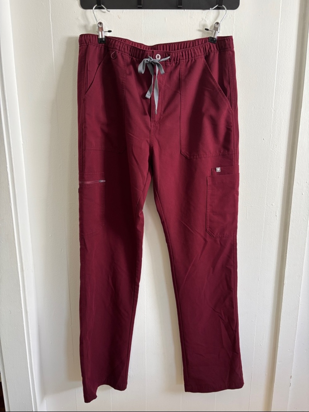 FIGS Men's Cairo Cargo Scrub Pants XL Tall Burgundy
